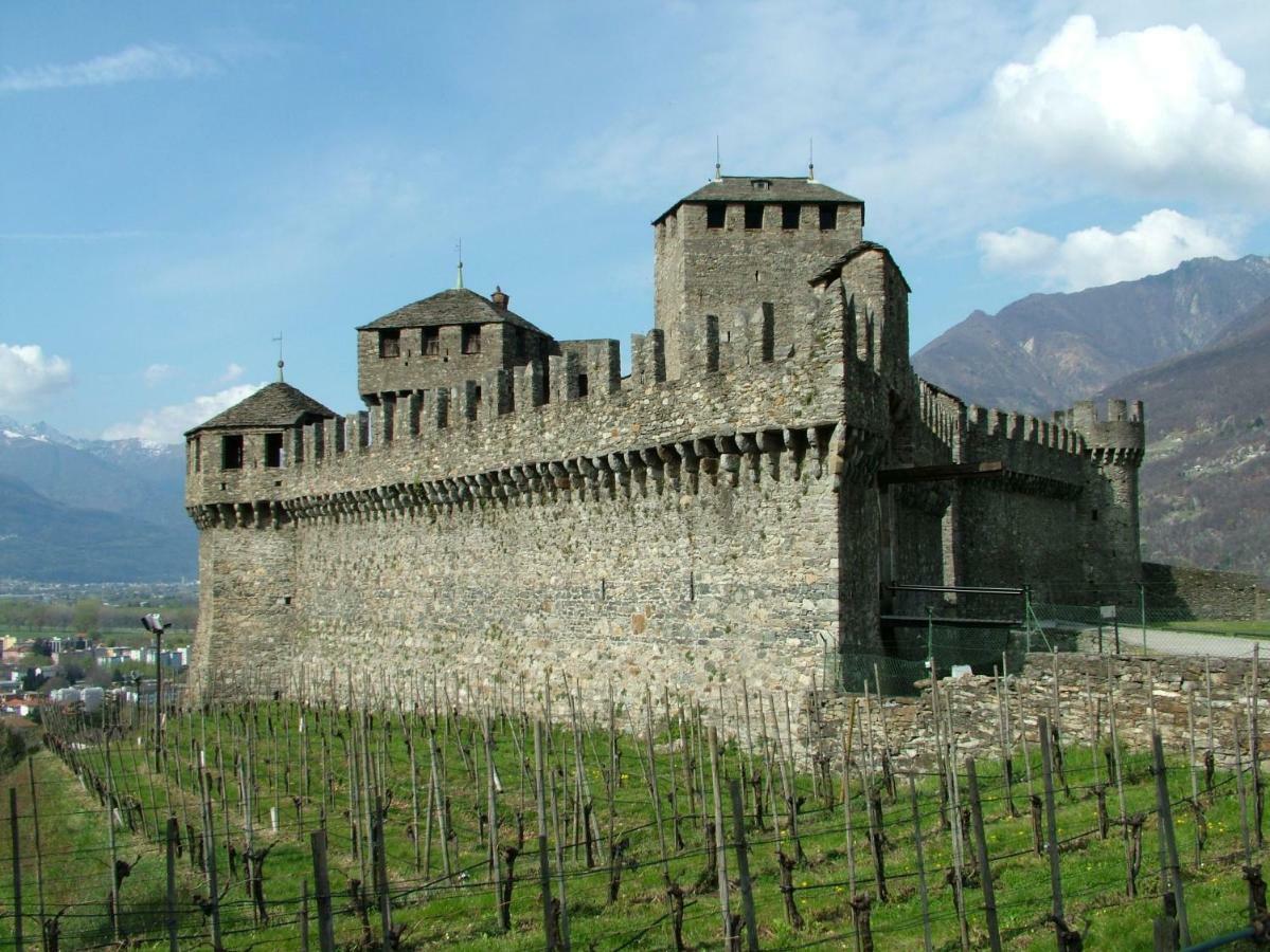 Apartamento Bellinzona Piazza Collegiata Exterior foto